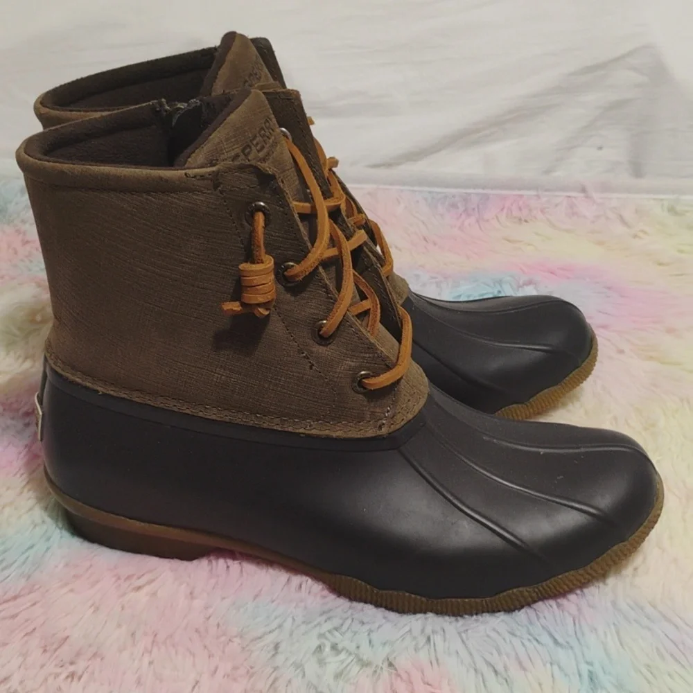 (X-102) SALE! Sperry Saltwater Duck Boots Sz.8 Hardly Worn